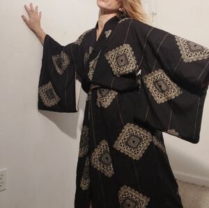 Vintage 50's 60's Japanese Kimono w/ geometric silver & gold embroidery
